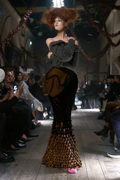 Look 17